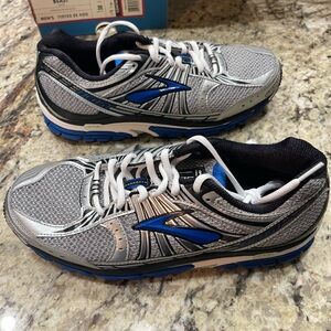 Brooks Men's Silver and Blue Athletic Shoes